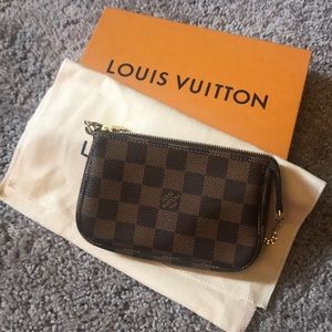 Louis Vuitton Mini pochette
